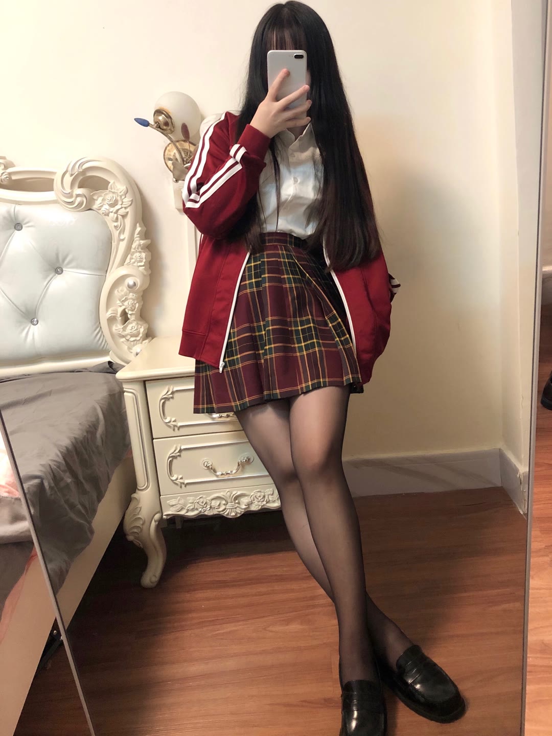 黑丝JK小姐姐有点肉肉软软的大长腿