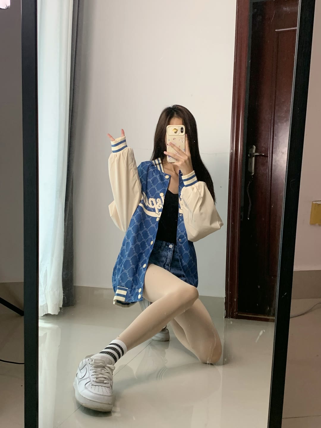 腿超长的肉丝空军小姐姐日常美图