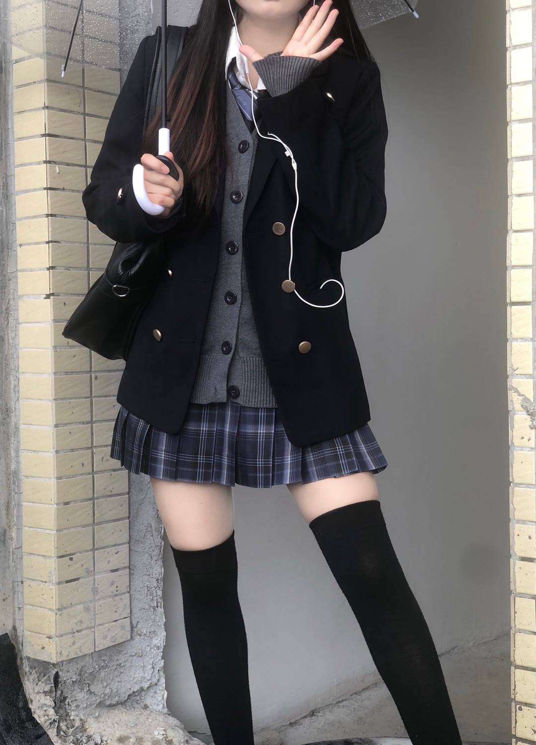 手里拿着神秘遥控器的暗黑风格JK小姐姐