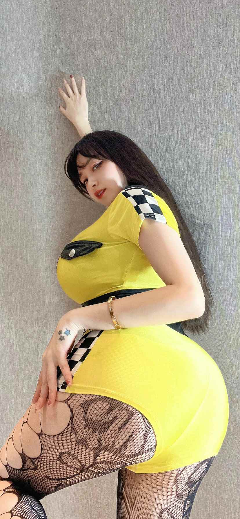 赛车衣的性感奇特网袜巨乳S型尤物小姐姐