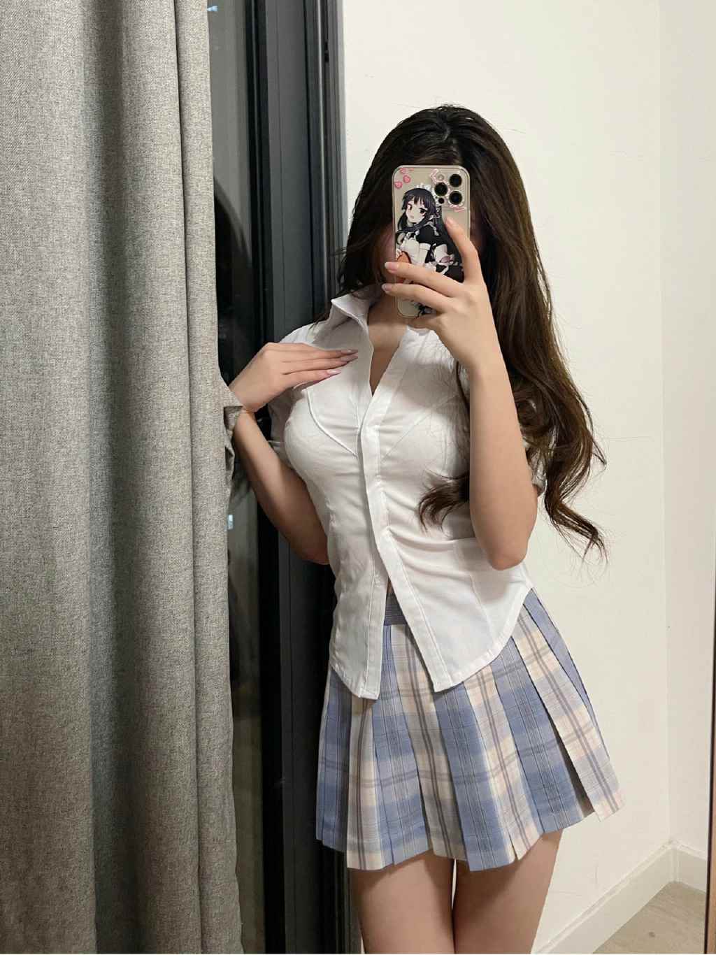 前凸后翘的JK长发丰满小姐姐美图