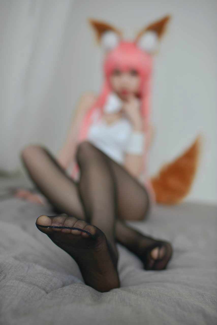 黑丝小姐姐浴室玩水性感写真套图