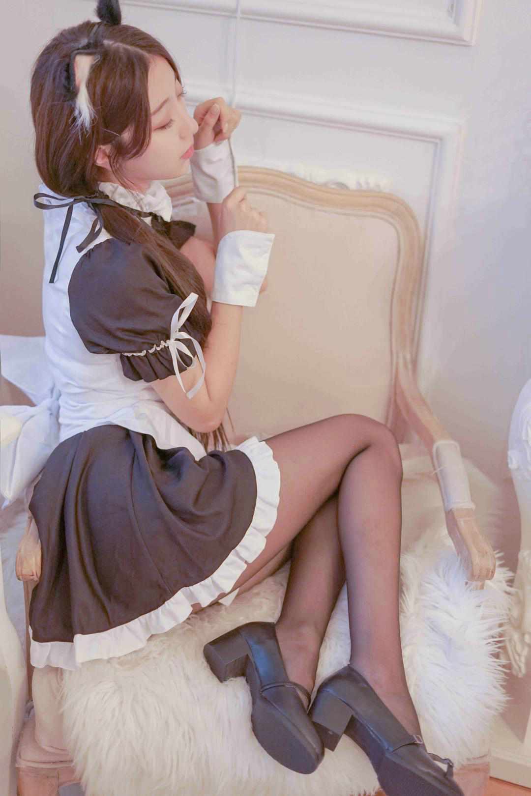 可可爱爱的黑丝猫女仆写真图